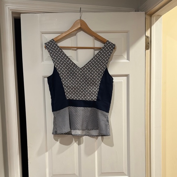 Ann Taylor Navy and White Color Block Women's Top - Picture 3 of 8